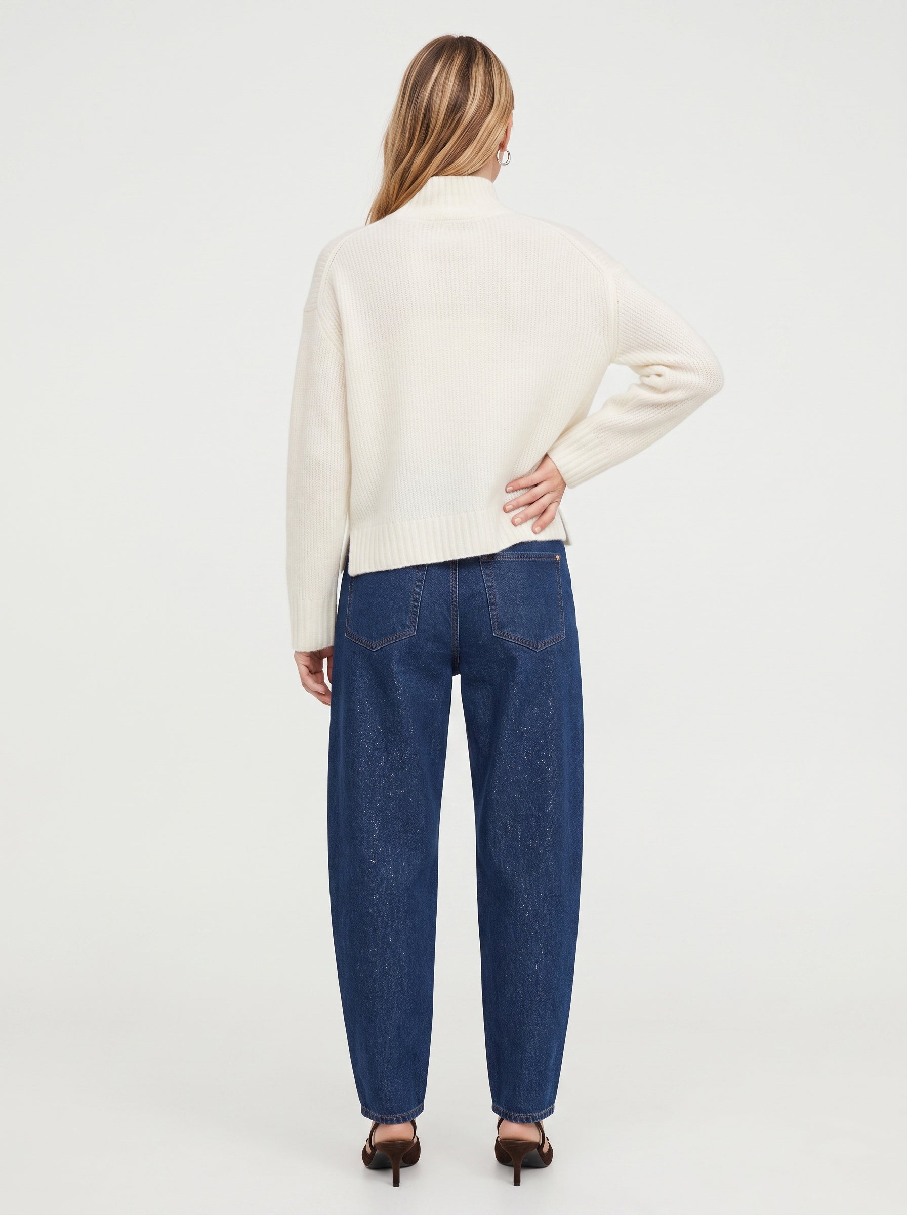 Modelshot / Dark Blue / Detail